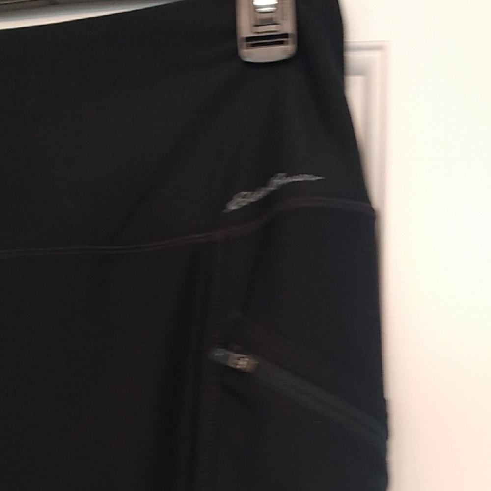Eddie Bauer Leggings Zip Pockets and an inner Slip Pocket - Picture 6 of 15
